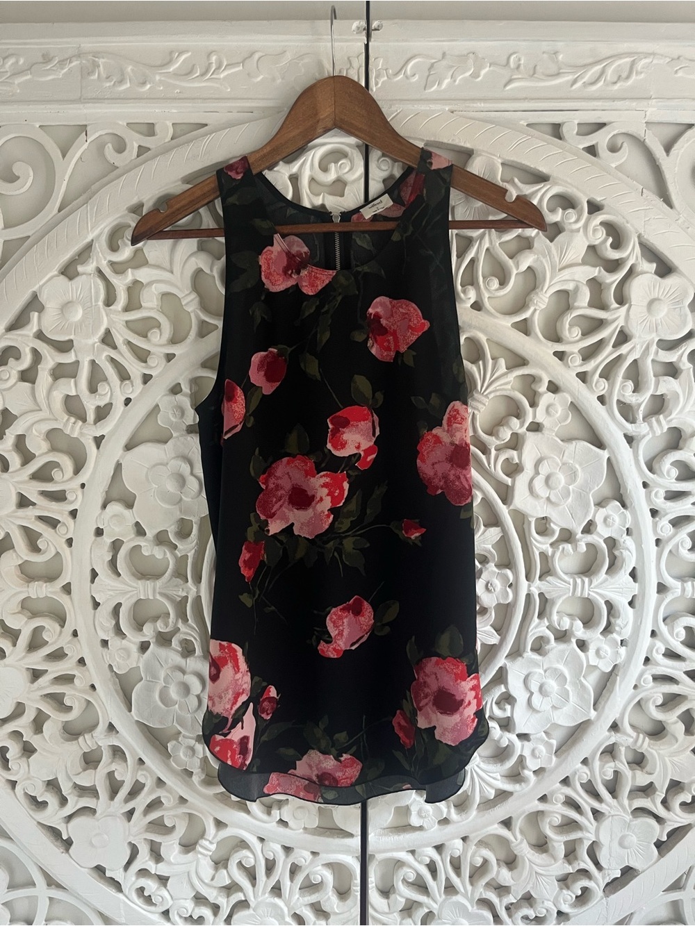 Wilfred Aritzia Floral Sleeveless Silk Trim Blouse Black Pink Size Small